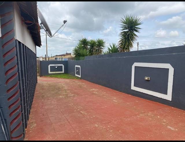 2 BEDROOM HOUSE FOR SALE IN TSAKANE